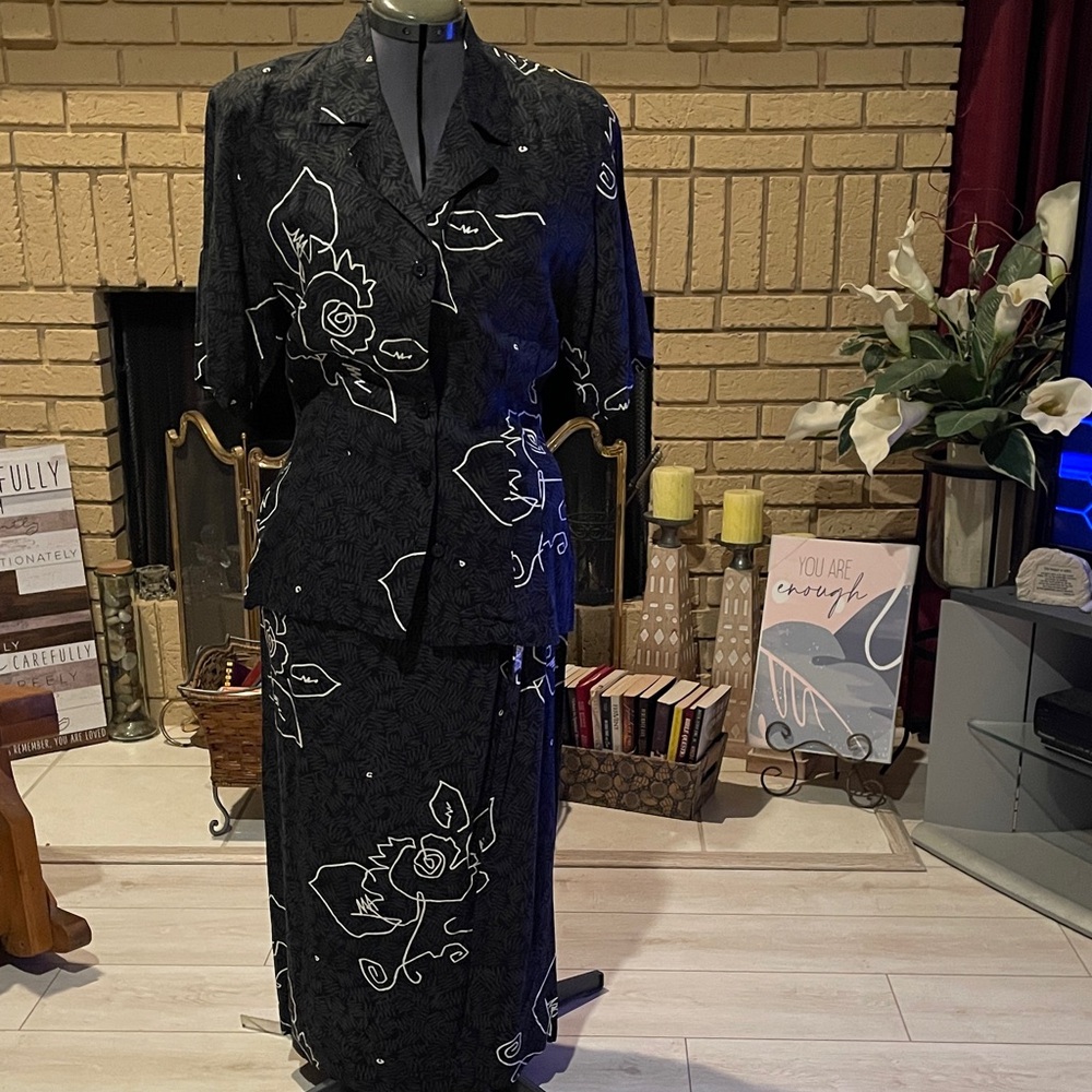 Chic Vintage 2 Piece Black and White Floral Blouse and Maxi Wrap Skirt